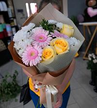 Букет цветов из:  Герберы, Розы и Хризантемы в Инзе