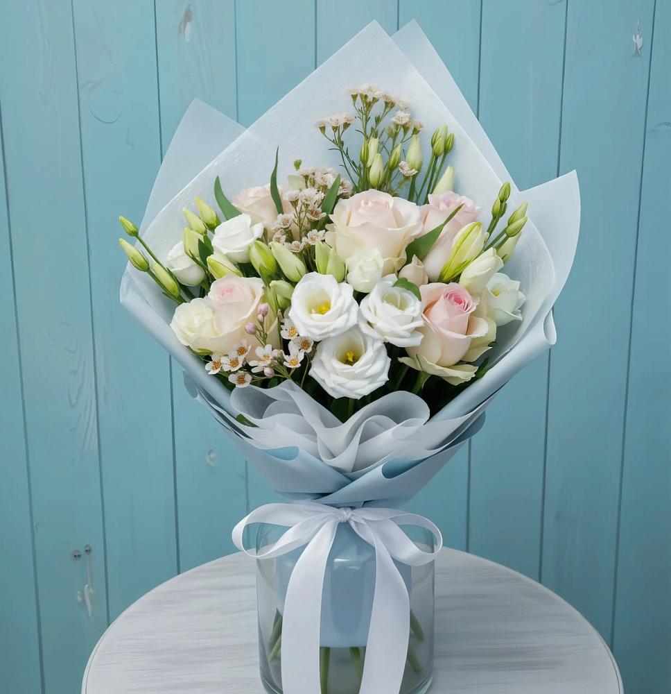 Букет цветов из: Розы и Лизиантусы в Инзе