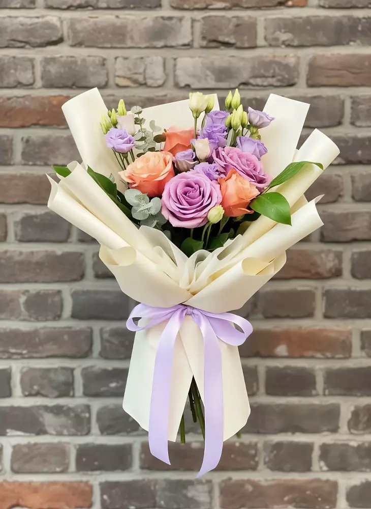 Букет цветов из: Лизиантусы и Розы в Инзе