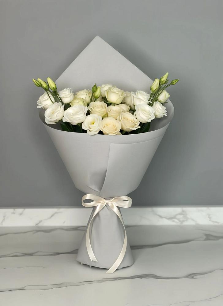 Букет цветов из: Розы и Лизиантусы в Инзе