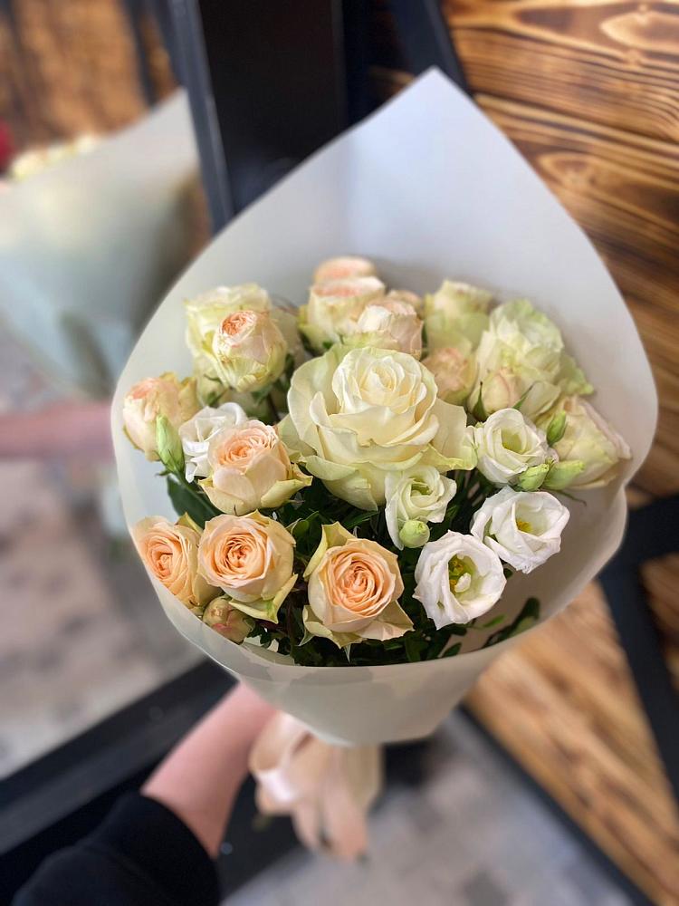 Букет Летний бриз в Инзе Букет цветов из: Розы и Лизиантусы в Инзе