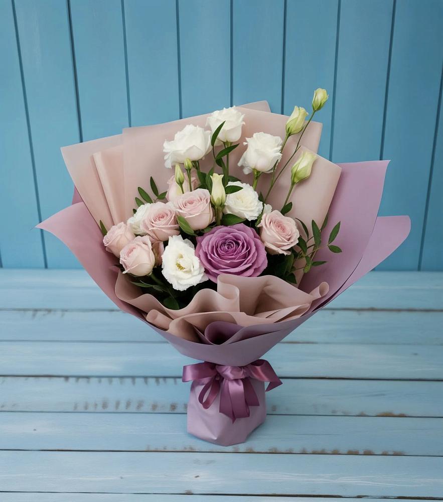 Букет цветов из: Розы и Лизиантусы в Инзе